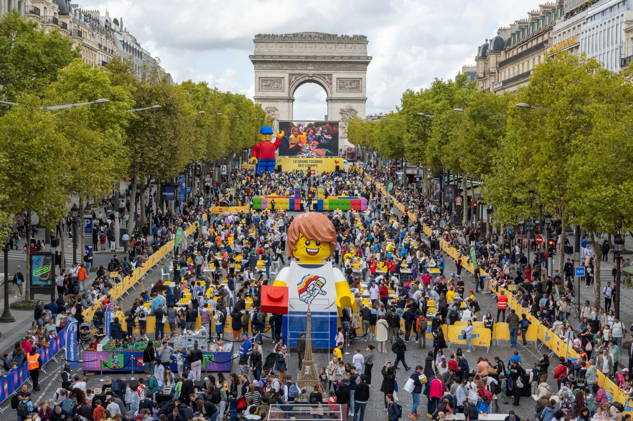 LEGO x Comité Champs-Élysées - septembre 2025 - mise en avant